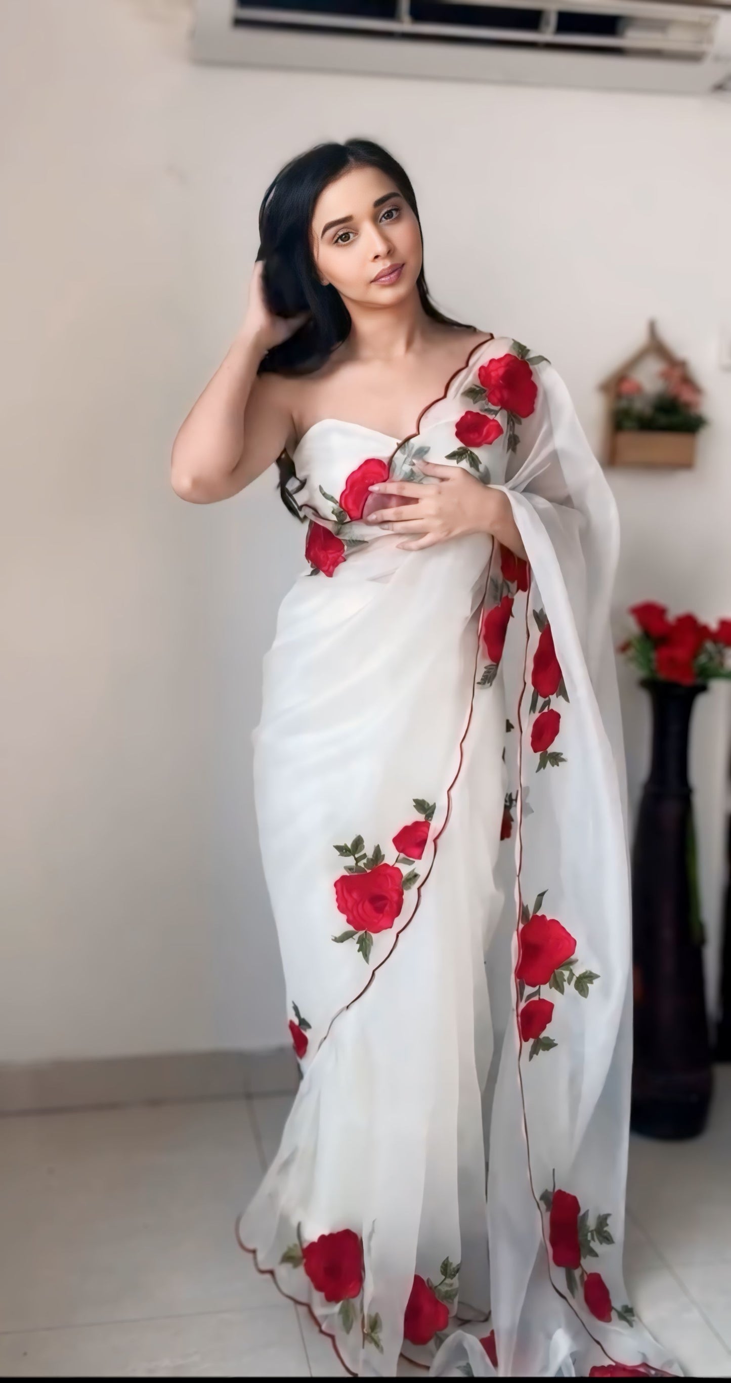 White Color One-Minute Saree – Organza Fabric for Stunning Drapes.