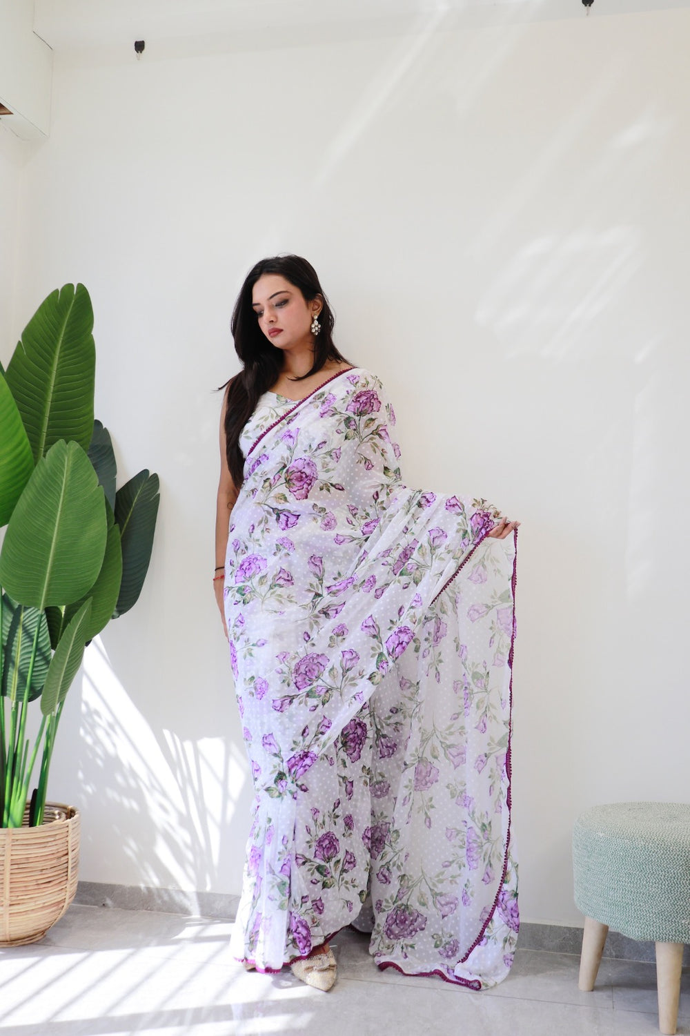 Quick-Drape White  Color With Flower Print Georgette Saree: Style and Simplicity in One Minute