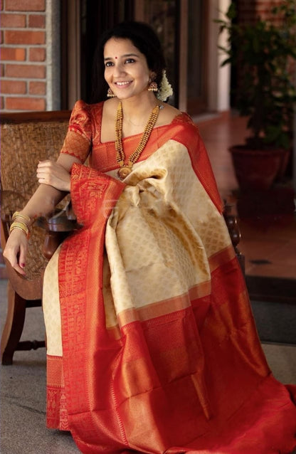 Graceful Off-White Kanjivaram Silk Saree with Alluring Design and Pallu Detailing