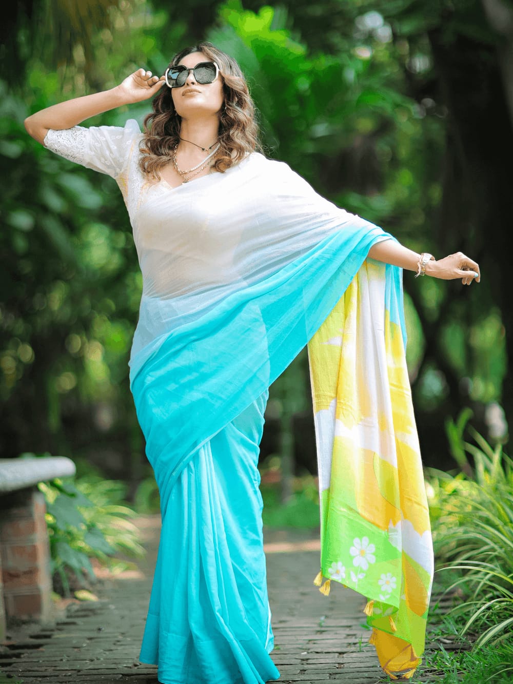 Premium White Printed Linen Fabric Saree – Perfect Blend of Comfort and Style