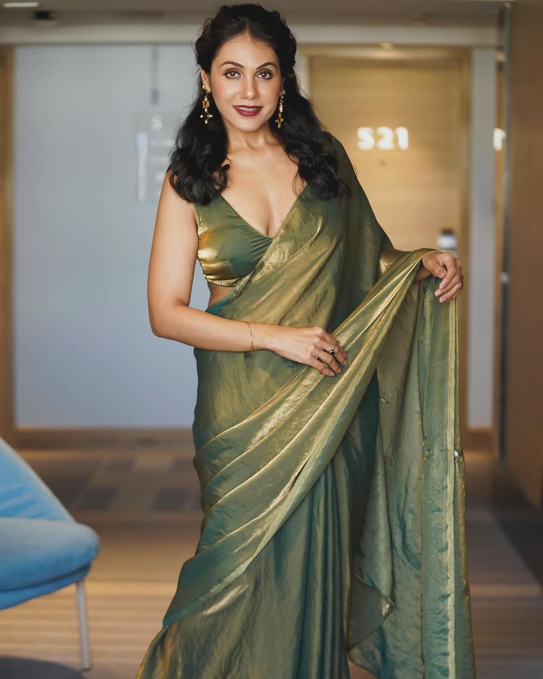 Exquisite Green Color Designer Silk Saree with Ready-to-Wear Stitched Blouse – Perfect for Every Occasion