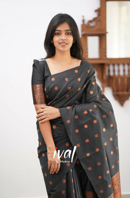 Elegant Black Kanjivaram Saree with Matching Border – Perfect Festive Wear Choice