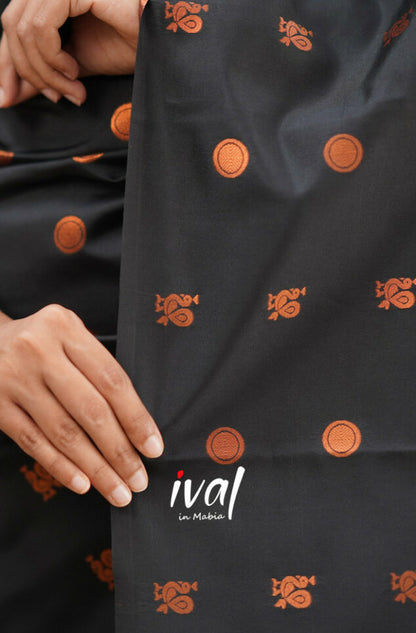 Elegant Black Kanjivaram Saree with Matching Border – Perfect Festive Wear Choice