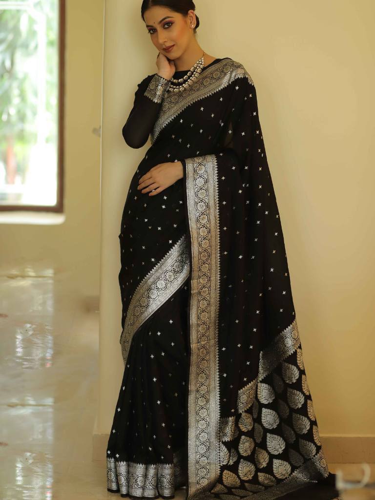 Luxurious Black Kanjivaram Saree with Intricate Design and Matching Border – Ethnic Perfection