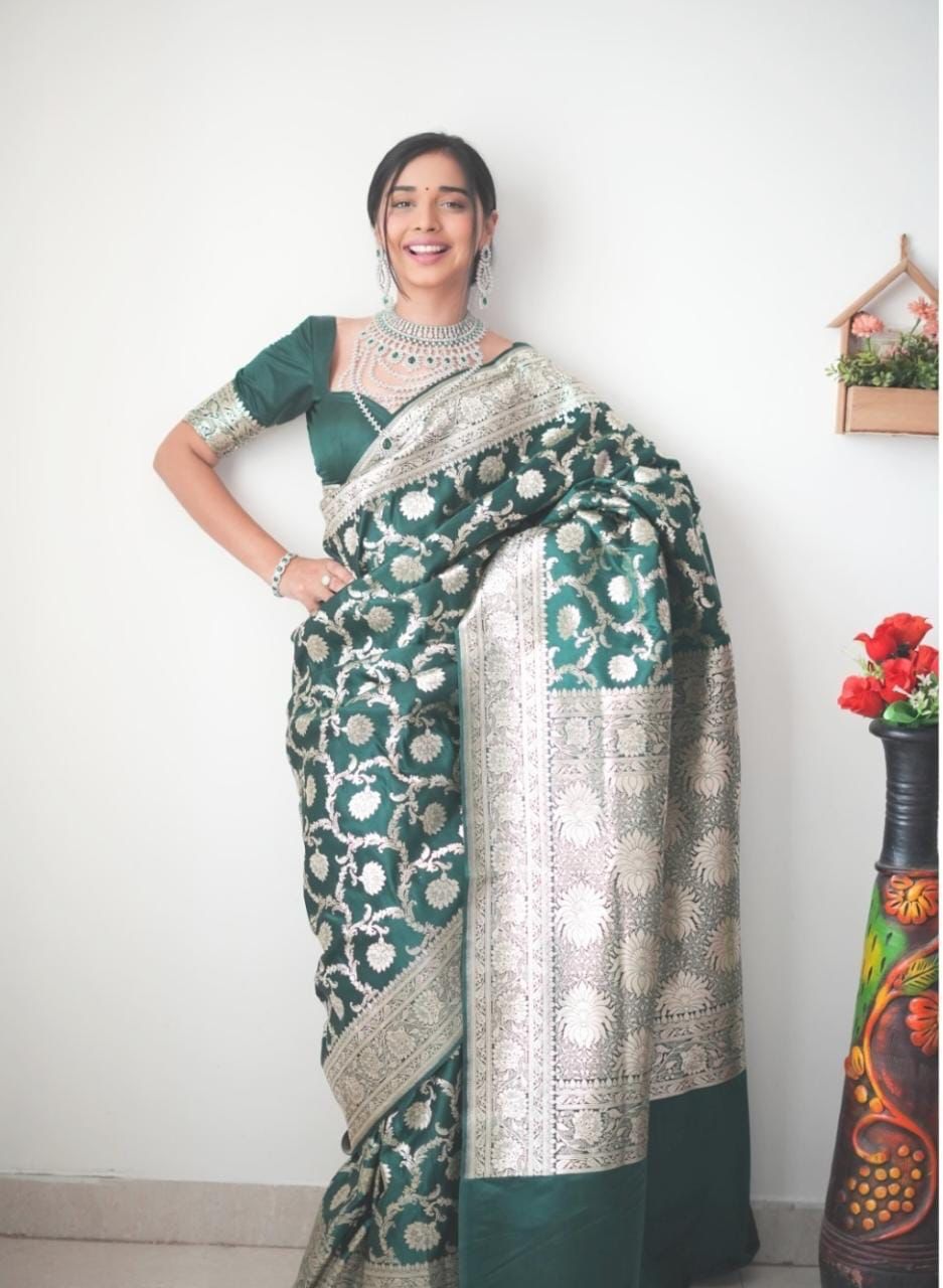 Fashionable Green Georgette Saree: Pre-Stitched and Ready for Instant Glam