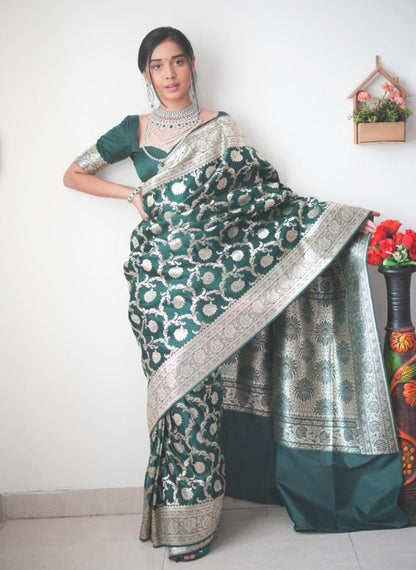 Fashionable Green Georgette Saree: Pre-Stitched and Ready for Instant Glam