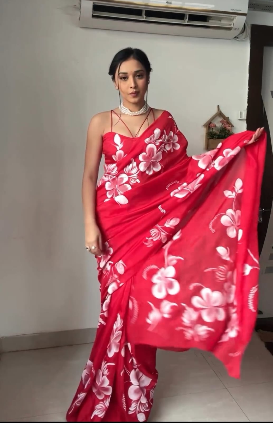 Transform Your Look in Minutes with this Red Georgette Saree