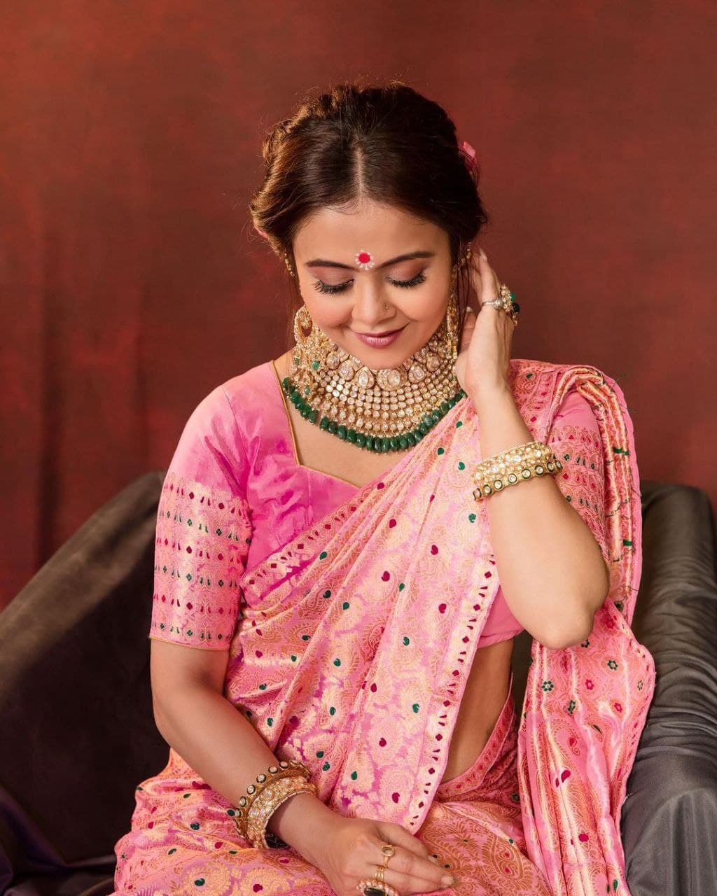 Traditional Beauty: A Woman's Grace in a Vibrant Pink Silk Saree