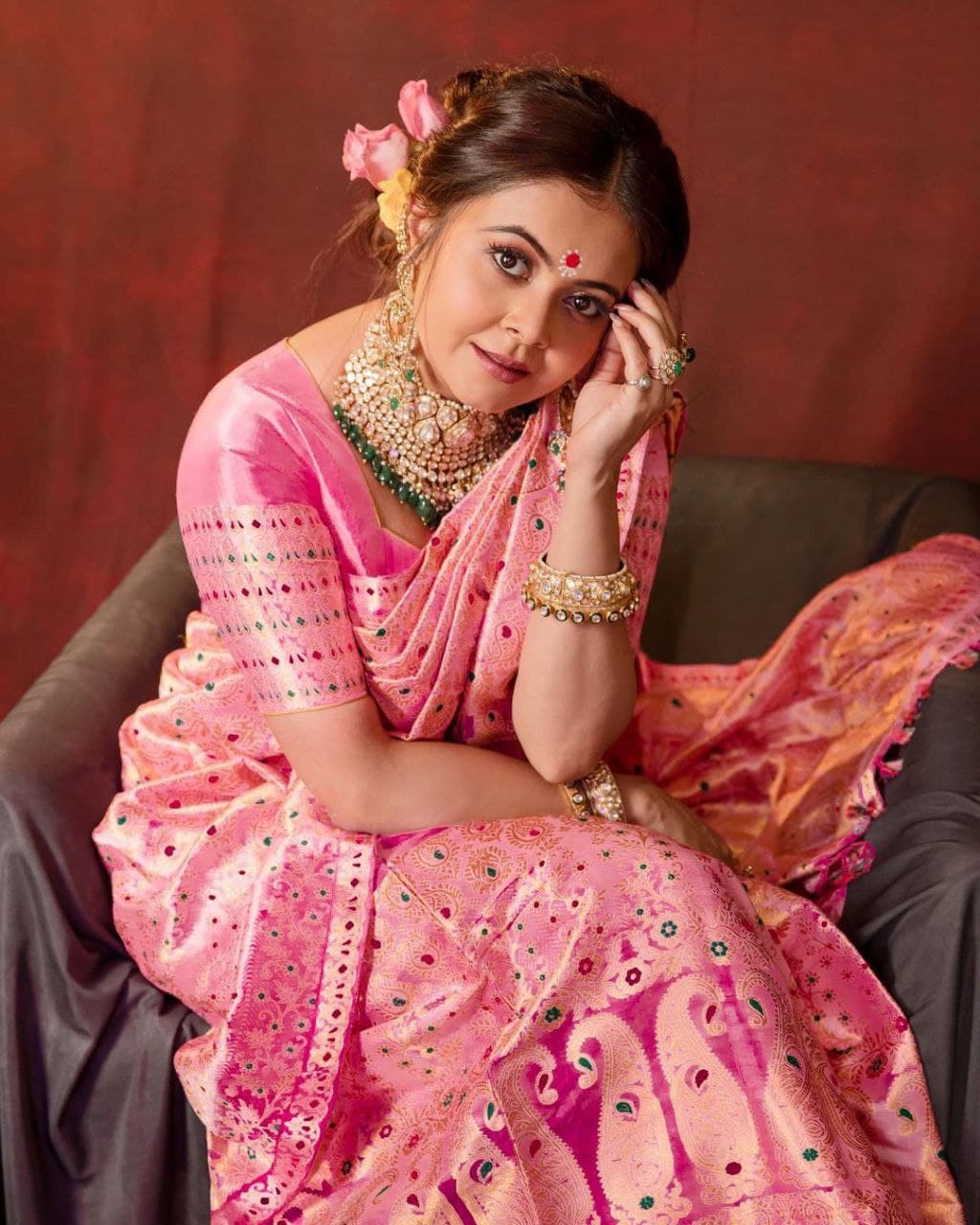 Traditional Beauty: A Woman's Grace in a Vibrant Pink Silk Saree