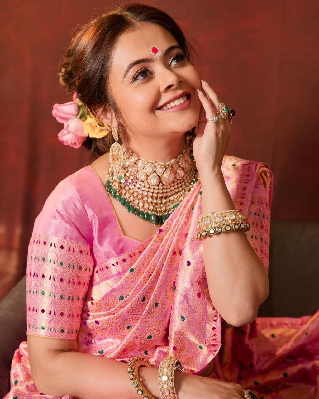 Traditional Beauty: A Woman's Grace in a Vibrant Pink Silk Saree