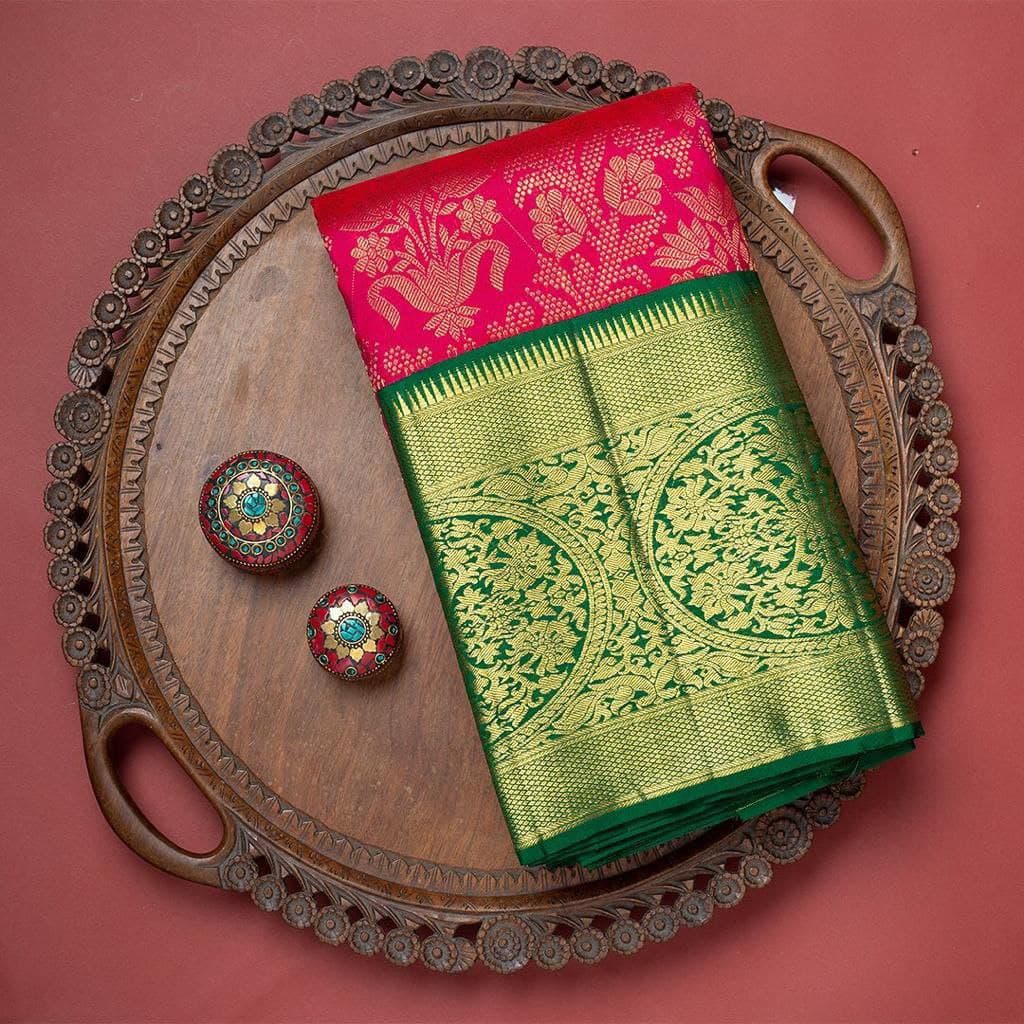 Exquisite Red Kanjivaram Saree with Eye-Catching Pallu and Matching Border