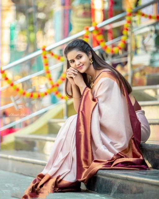 Classic Combination With White Cream Saree with Maroon Border and Intricate Zari Work