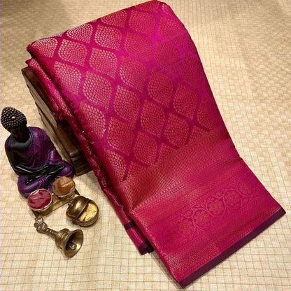 Modern Elegance Meets Tradition: Kanjivaram Sarees in Stunning Colors & Borders