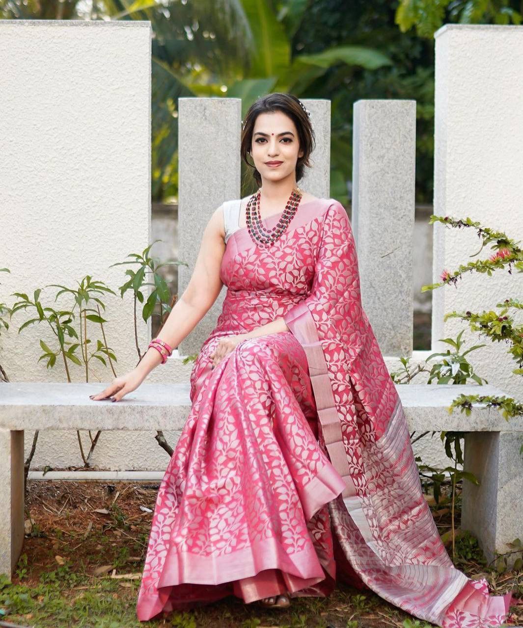 Timeless Pink Kanjivaram Silk Saree with Gorgeous Leaf Design and Border