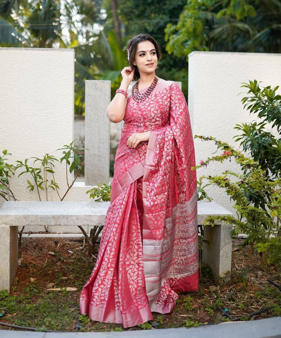 Timeless Pink Kanjivaram Silk Saree with Gorgeous Leaf Design and Border