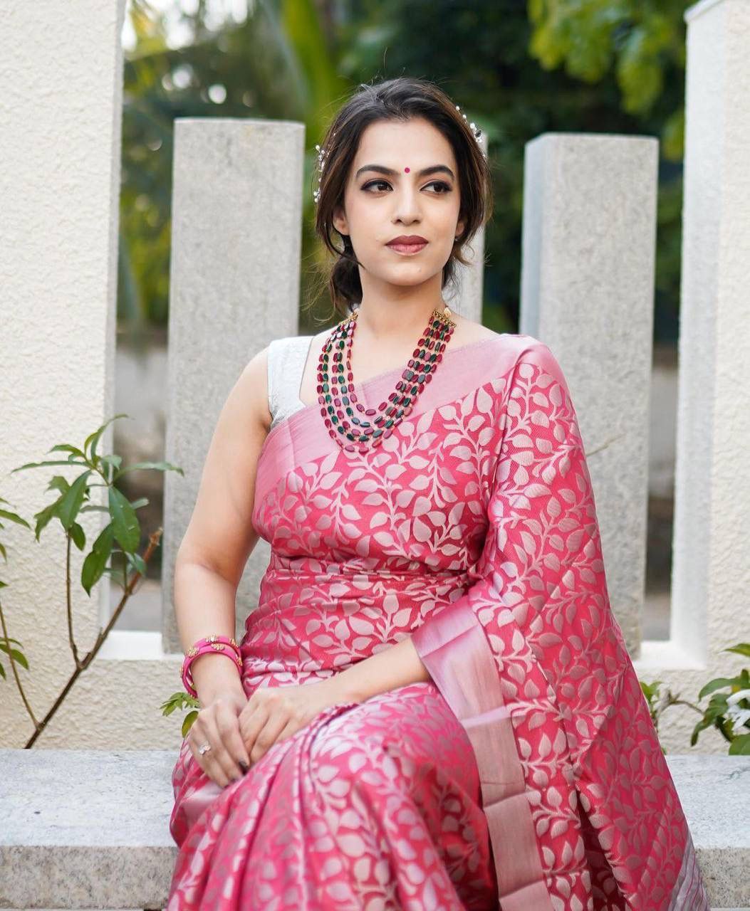 Timeless Pink Kanjivaram Silk Saree with Gorgeous Leaf Design and Border