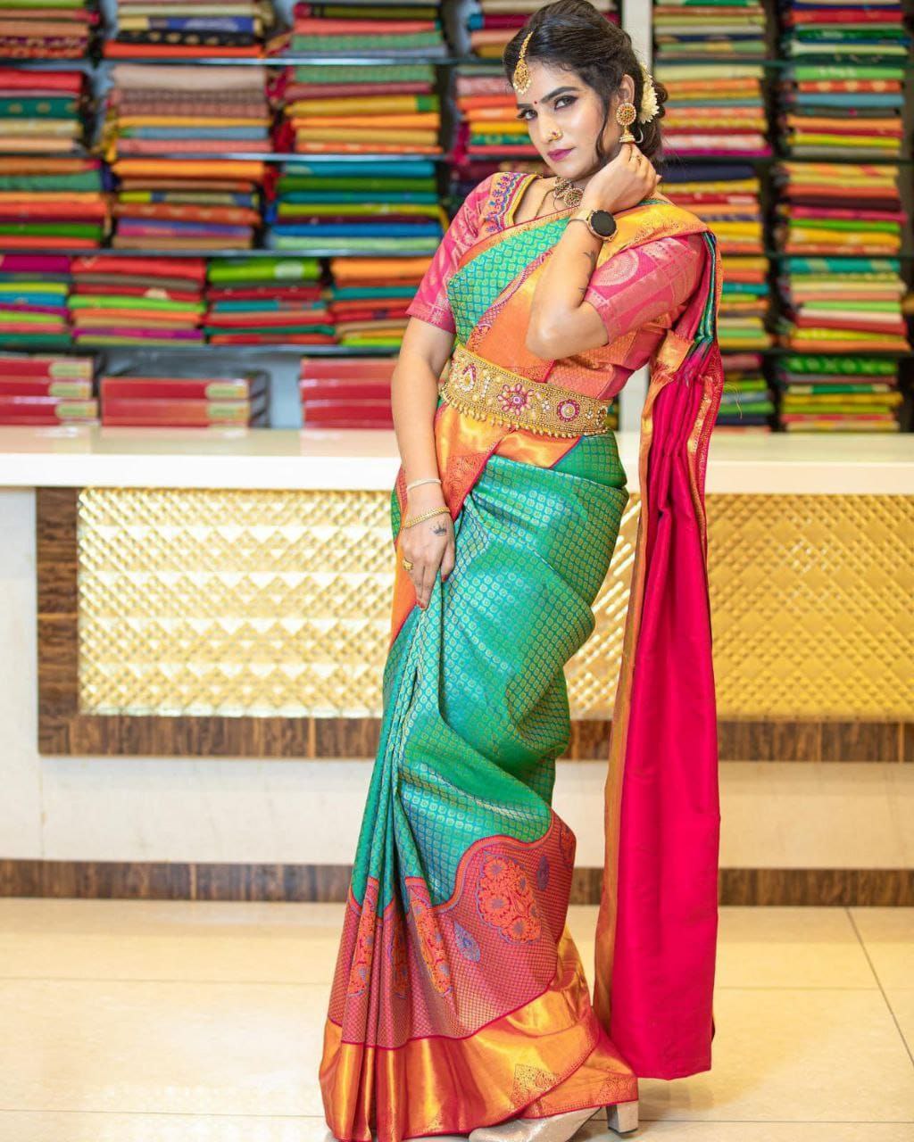 Elegant Parrot Green Saree with All-Over Pallu and Kanjivaram Silk Appeal