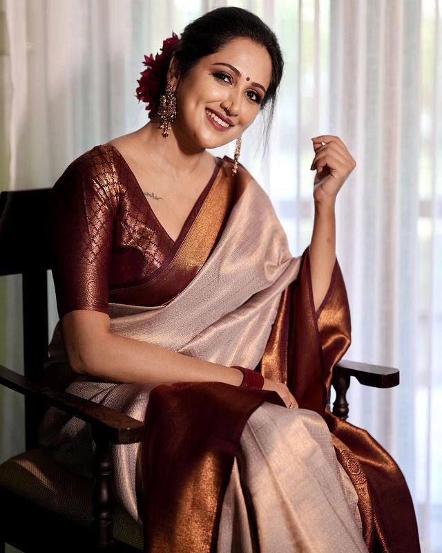 Exclusive Rosy Brown Kanjivaram Saree with a Luxe Border Finish