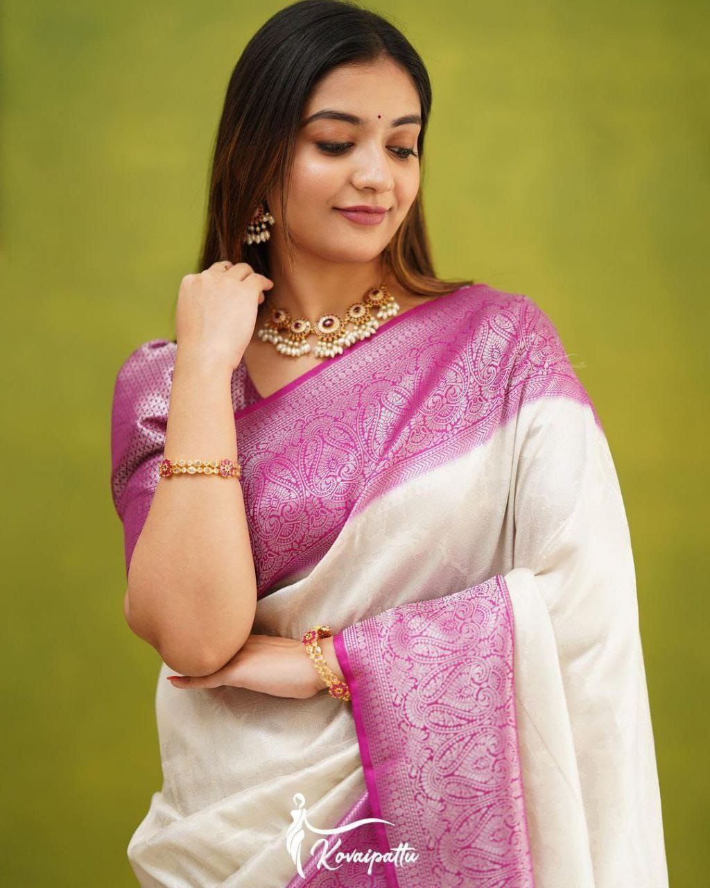 Royal White Kanjivaram Saree with a Touch of Tradition